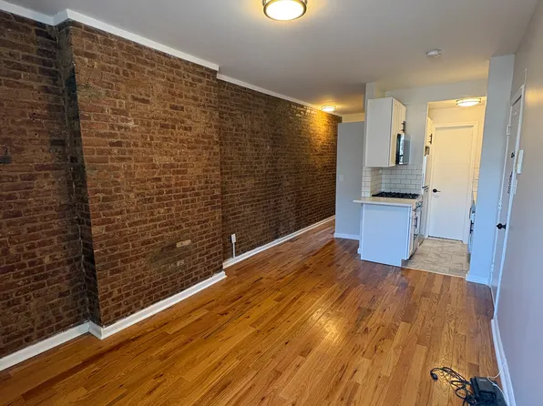 117 Magnolia Avenue image 1 of 9