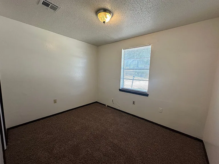 4016 SE 48th St — Photo 50