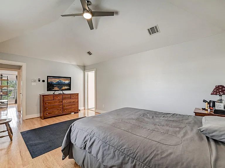 5838 Larkin St — Photo 36