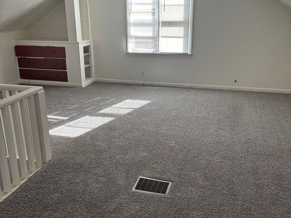 2nd image of 15032 Whitcomb St