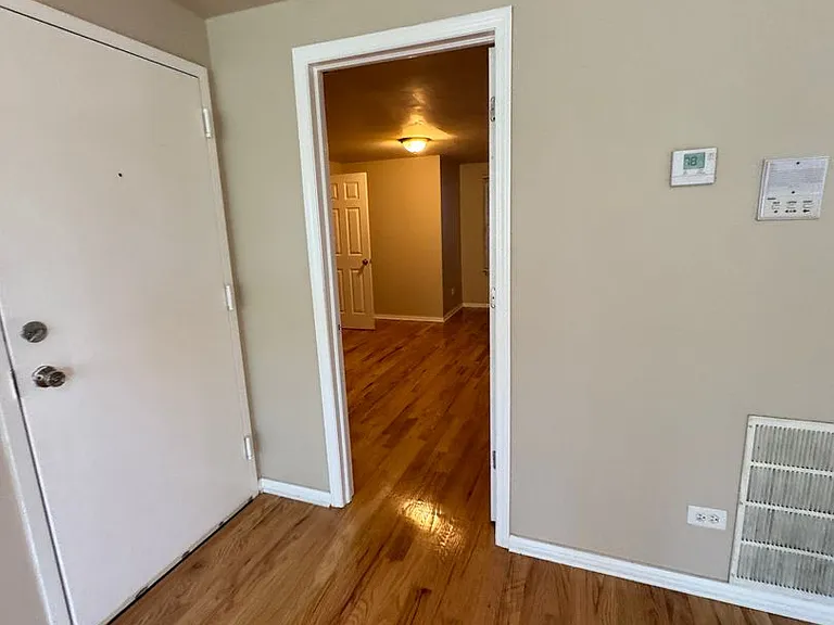 1637 W 77th St #2 — Photo 5