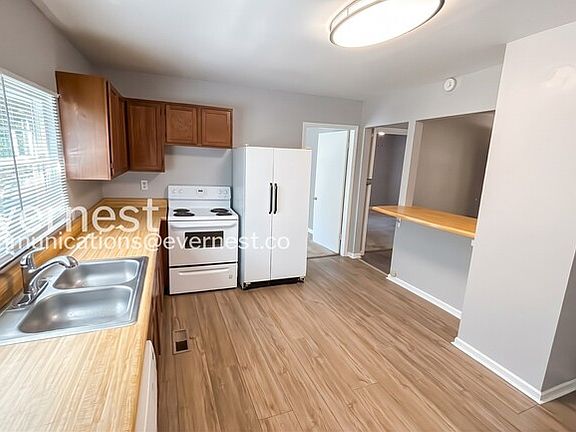 5th image of 2624 Forest Rd