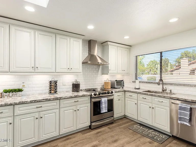 311 E Pinon Way — Photo 12
