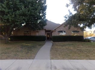 1000 Muscadine Vine St, Crowley, TX 76036