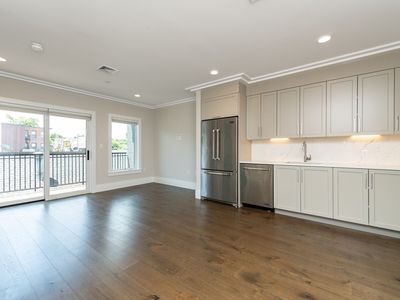 214 Market St #207, Boston, MA, 02135