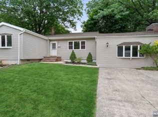 15 Westminster Pl, Edison, NJ 08817