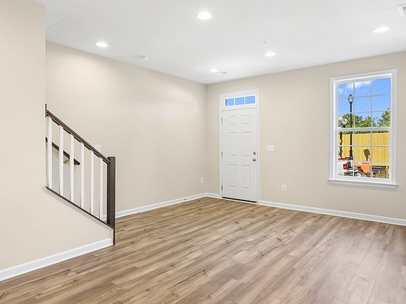 3rd image of 2518 Lanham Hill Cir