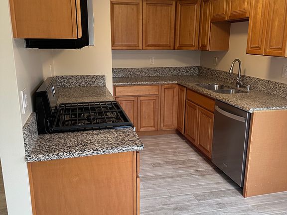 3rd image of 1950 Parsons St APT A