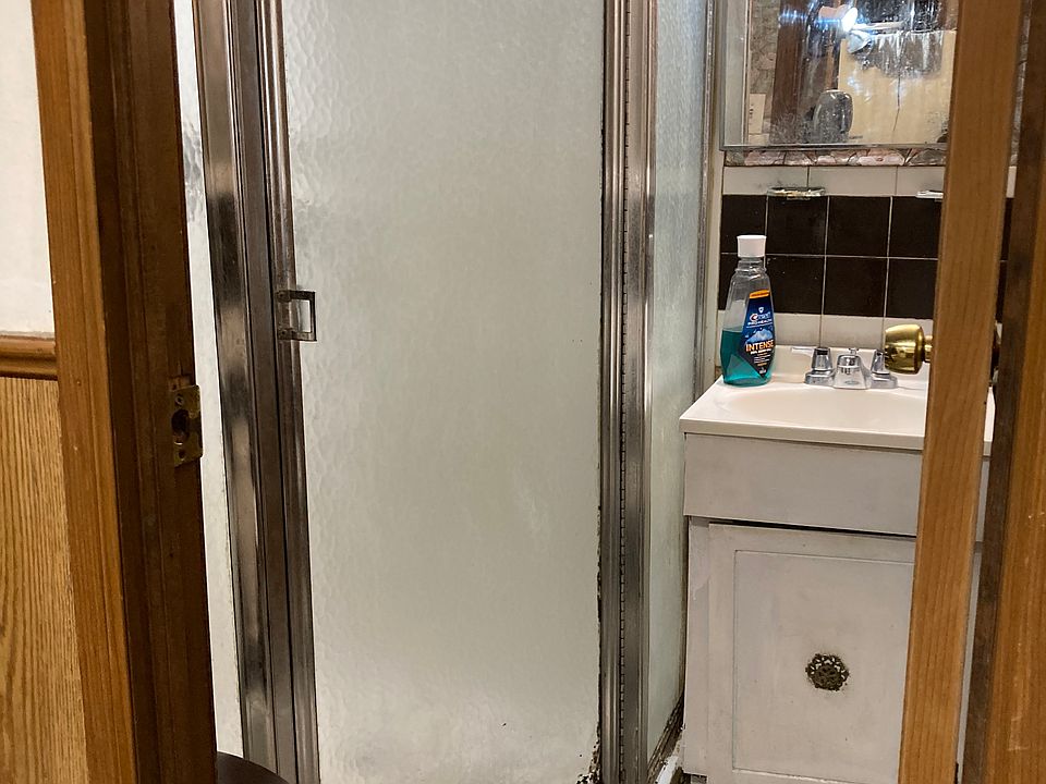 Shower stall lavatory