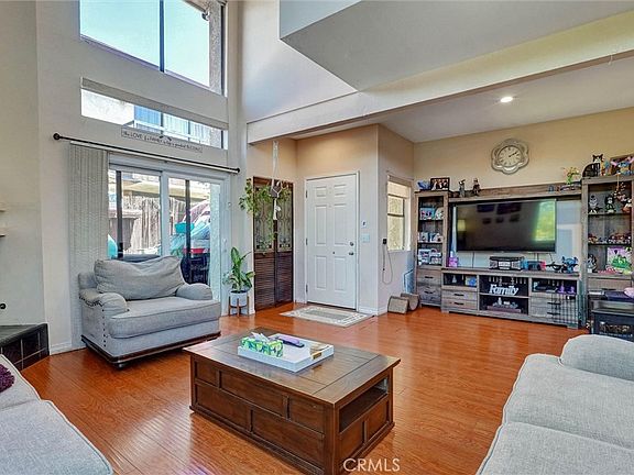 3rd image of 6323 Reseda Blvd Unit 1