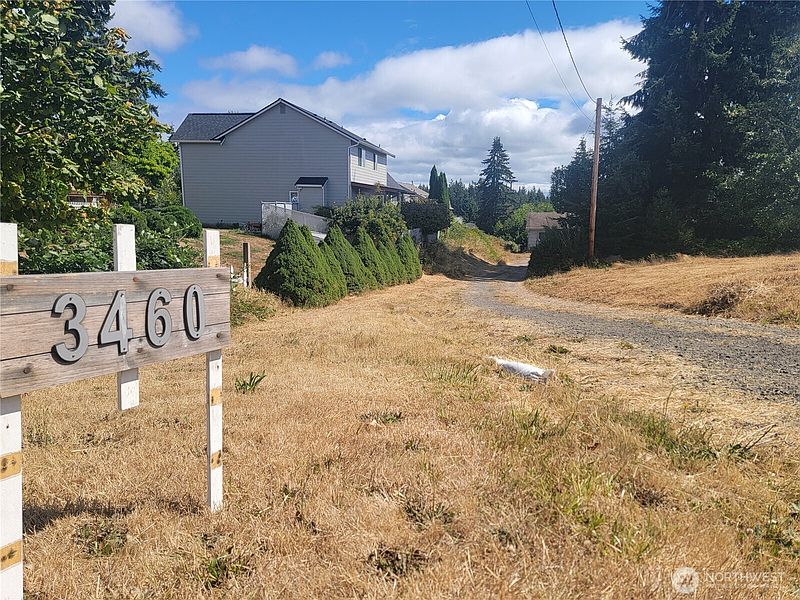 4th image of 3460 Forest Drive NE