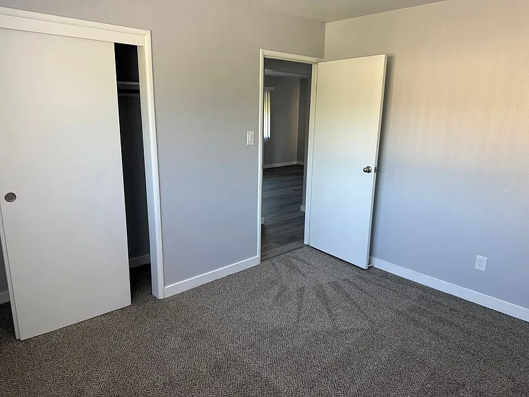 1153 Jefferson St — Photo 11