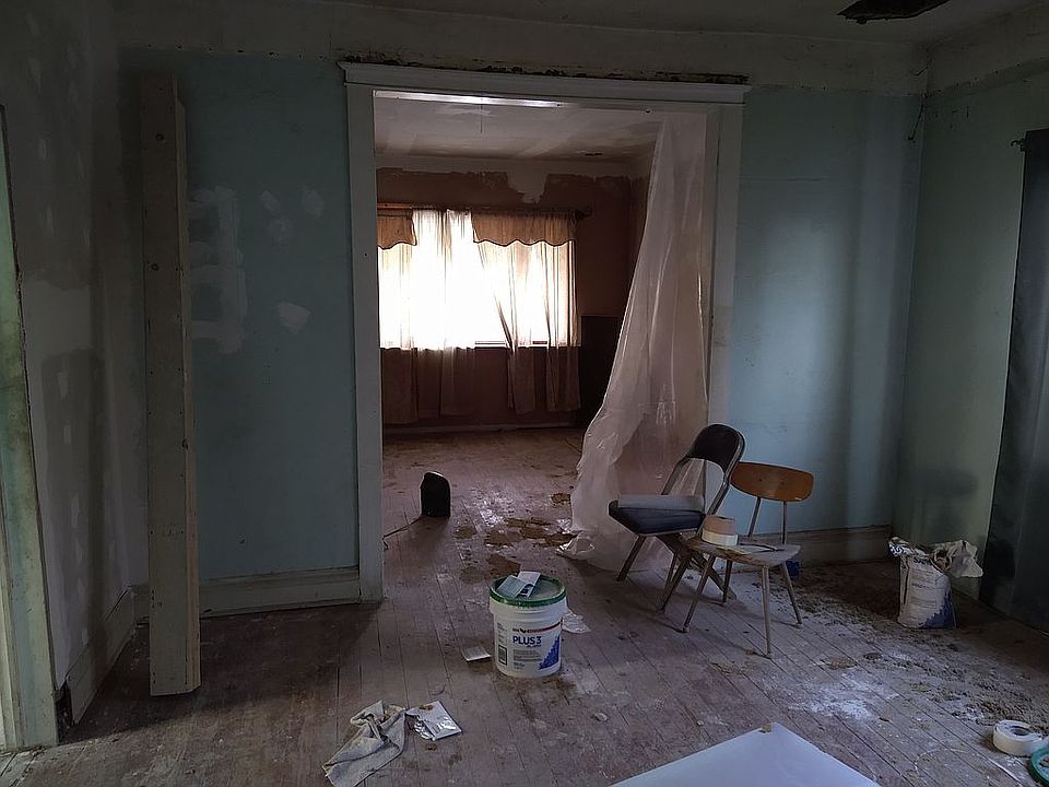 1st image of 297 Dingens St