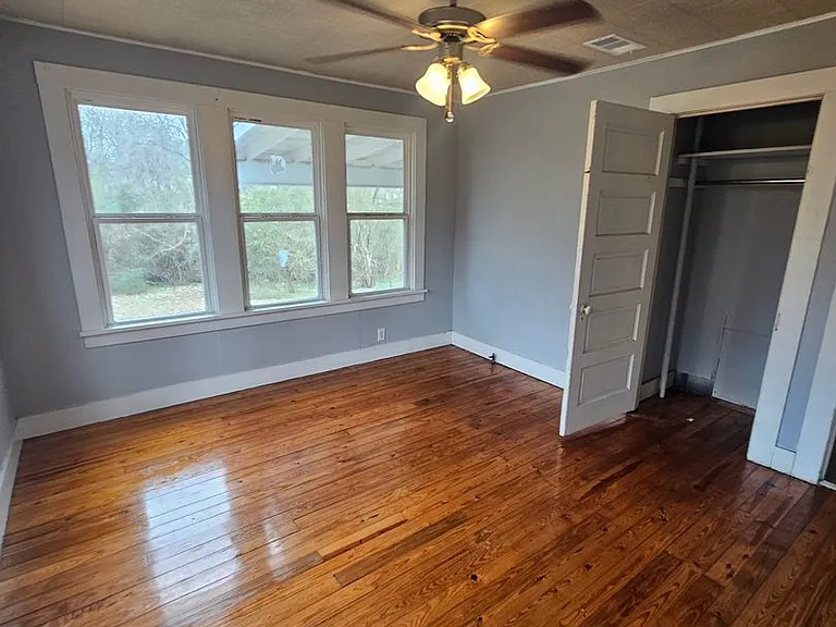 735 Floyd St — Photo 18