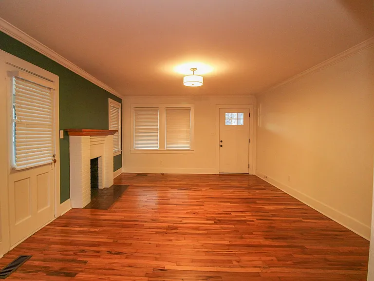 426 Rogers St — Photo 6