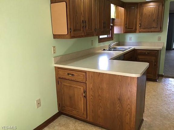 4th image of 214 Clubside Dr NW