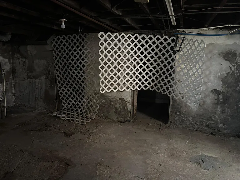 2823 Clermont Ave — Photo 25