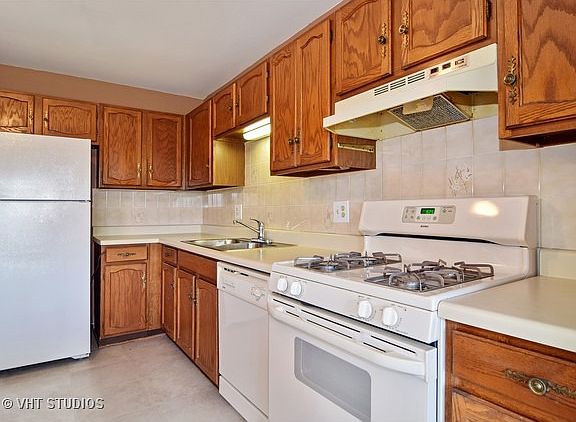 3rd image of 961 Cross Creek Dr APT A2