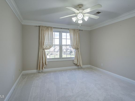 38th image of 405 Heather View Dr