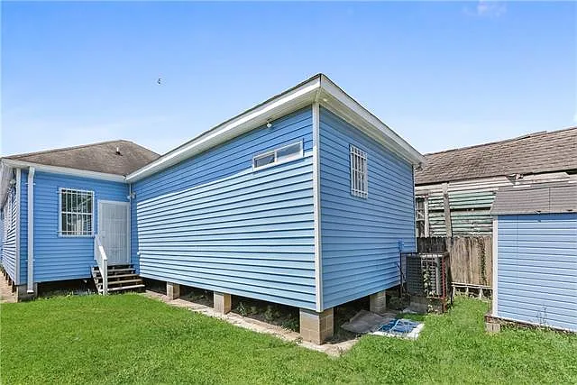 1512 N Robertson St — Photo 16