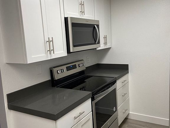 2nd image of 2555 White Oak Pl APT C