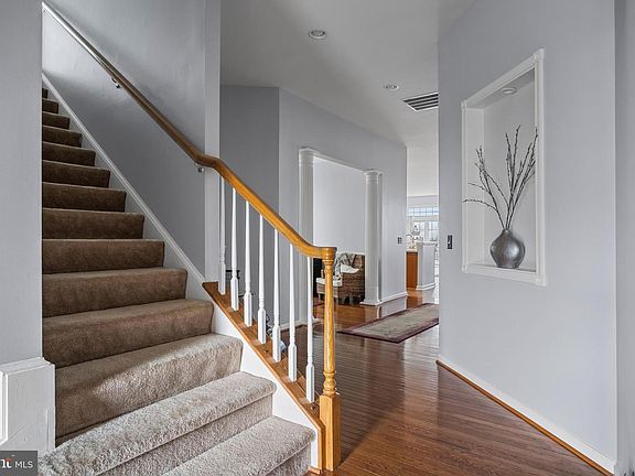 4th image of 204 Princess Caroline Ct