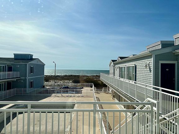 4th image of 1670 Boardwalk #25