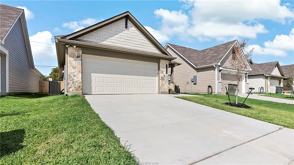 Building Photo - 3007 Stevens Dr
