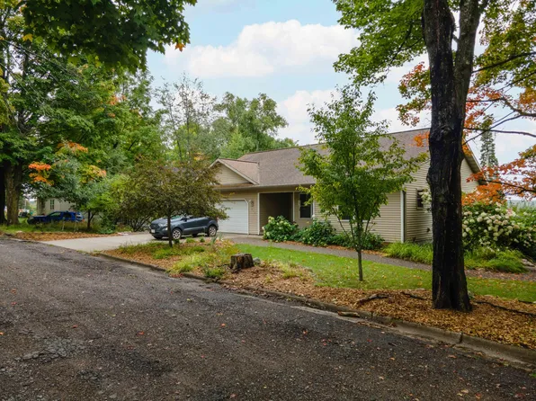 511 3rd St, Alpha, MI 49902