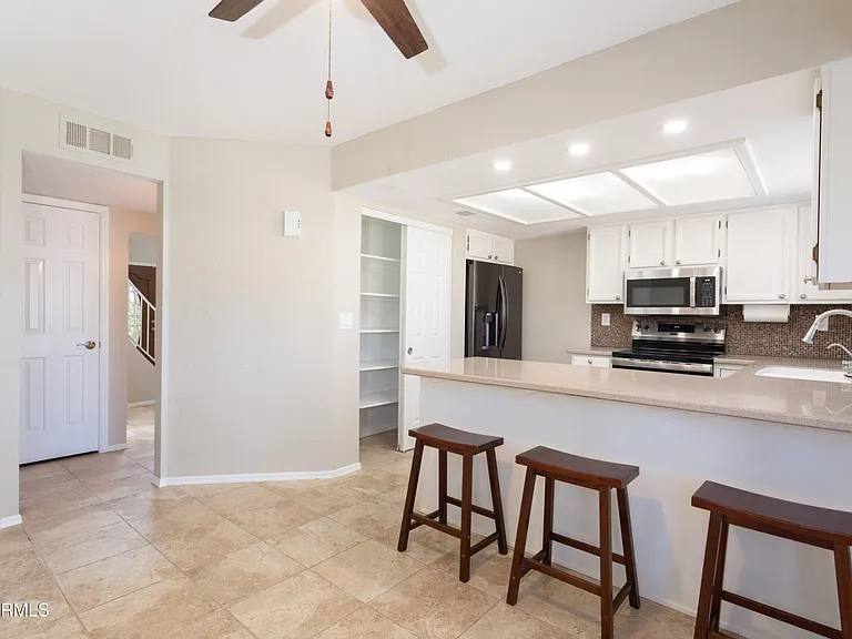 10930 E Hope Dr — Photo 3