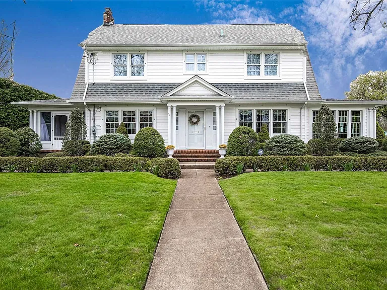 68 Hempstead Avenue