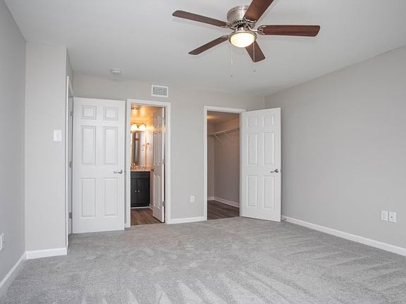 Welcome to Richmond Hills Apartments, where modern comfort meets style. With spacious interiors and a cozy atmosphere, these newly updated rooms are perfect for making memories. Explore your new home today and schedule a tour!