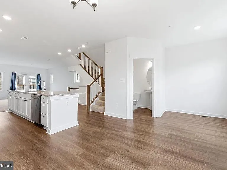 330 Furgeson Ln — Photo 8