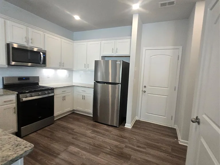 5240 Kinsbridge Dr — Photo 19