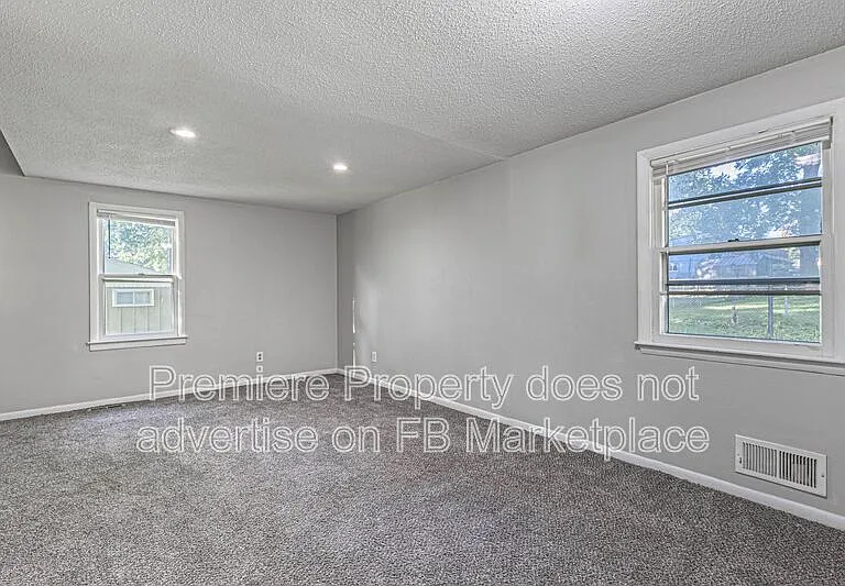 2503 S Vermont Ave — Photo 8