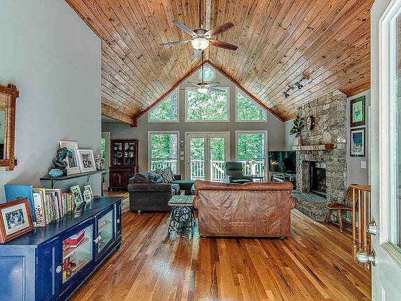 4th image of 1101 Waxwing Cir