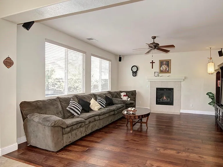 5504 Hirsch Cir — Photo 4