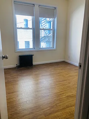 Rented by Halvatzis Realty | media 23