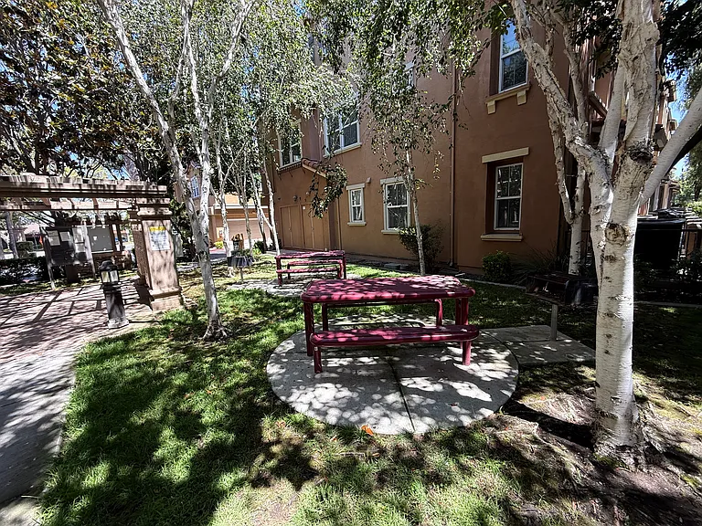 2492 Autumnvale Ave — Photo 2