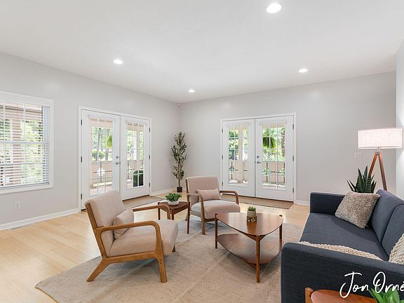 4th image of 104 Oakwood Ave