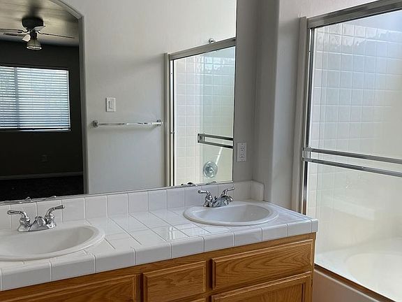 3rd image of 815 Darlingham Ct