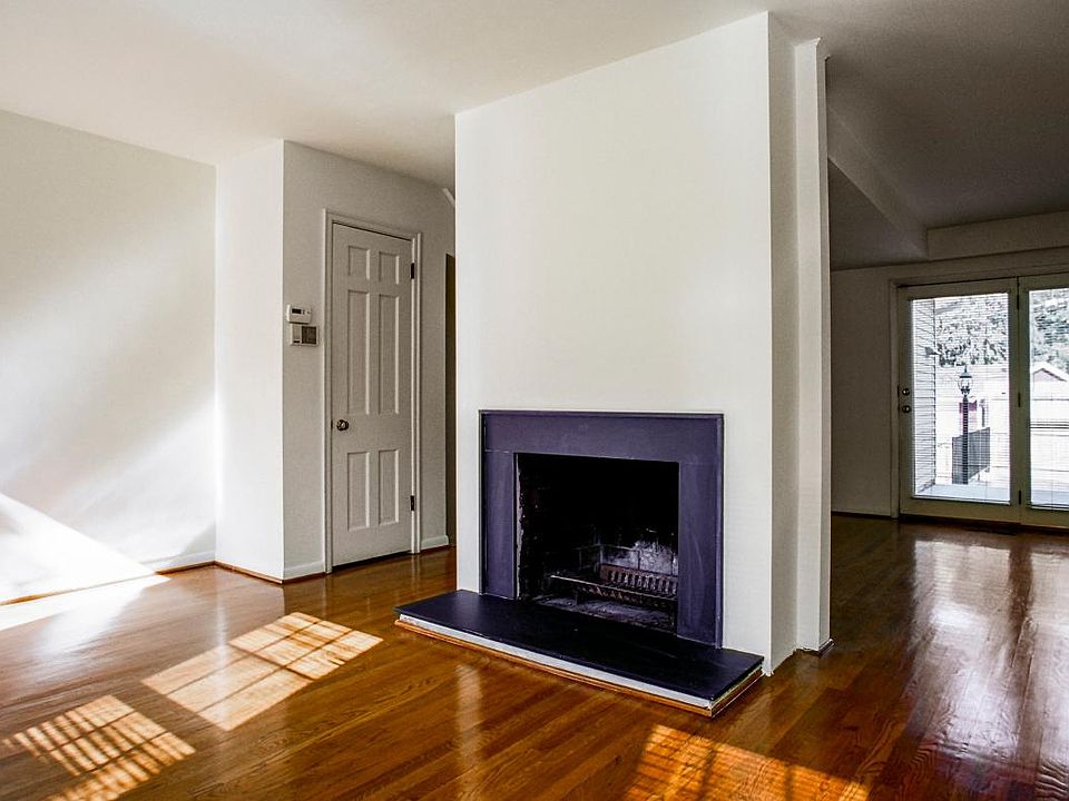 2nd image of 6407 Howe St