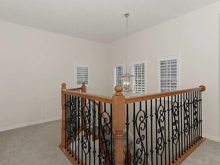 11 N Lansdowne Cir — Photo 27