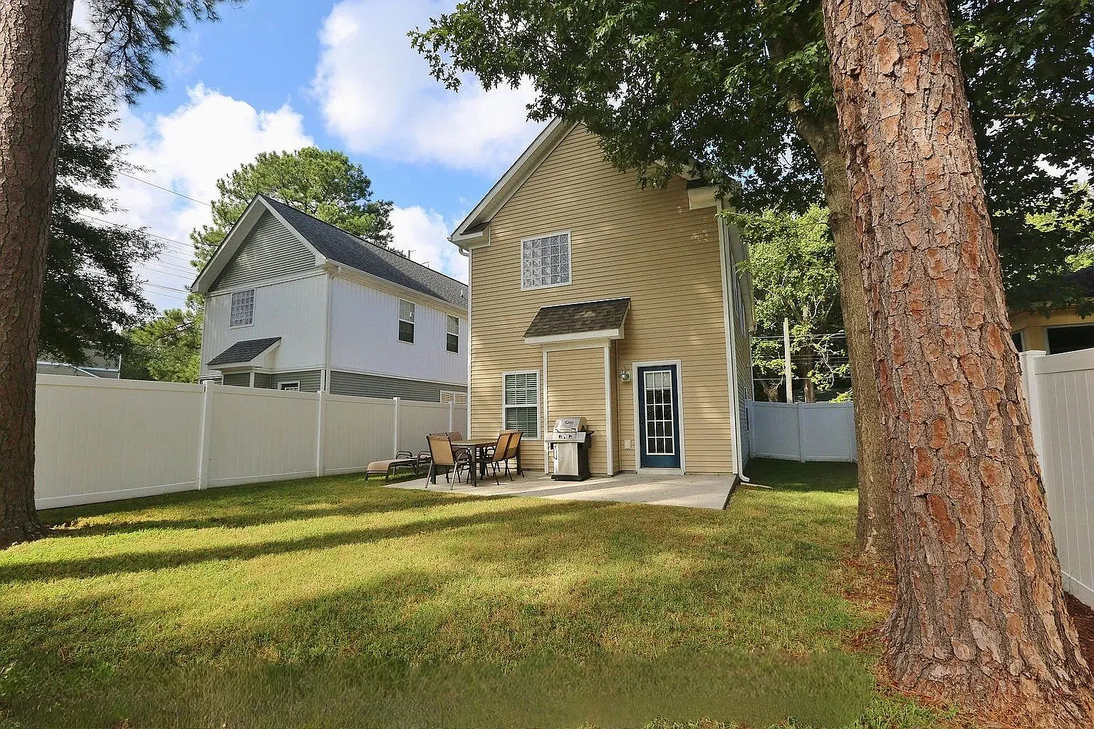3 bed, 2.5 bath, 1714 sqft, $2,799 — Photo 3