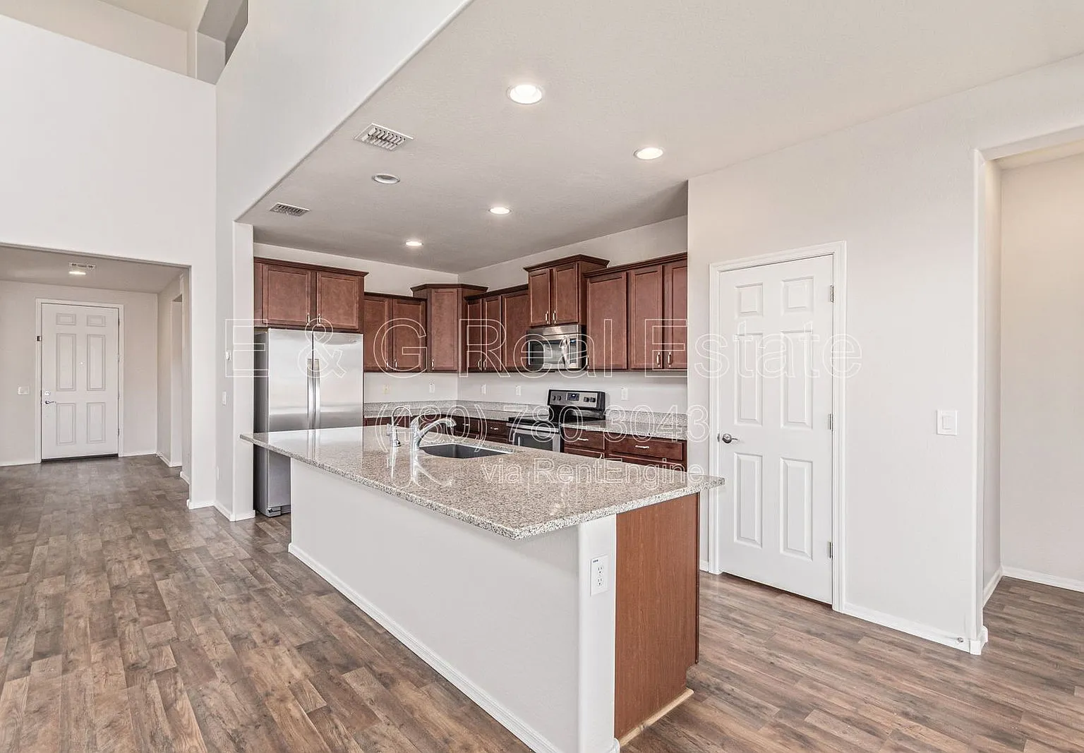 5 bed, 4.5 bath, 2996 sqft, $2,800 — Photo 2
