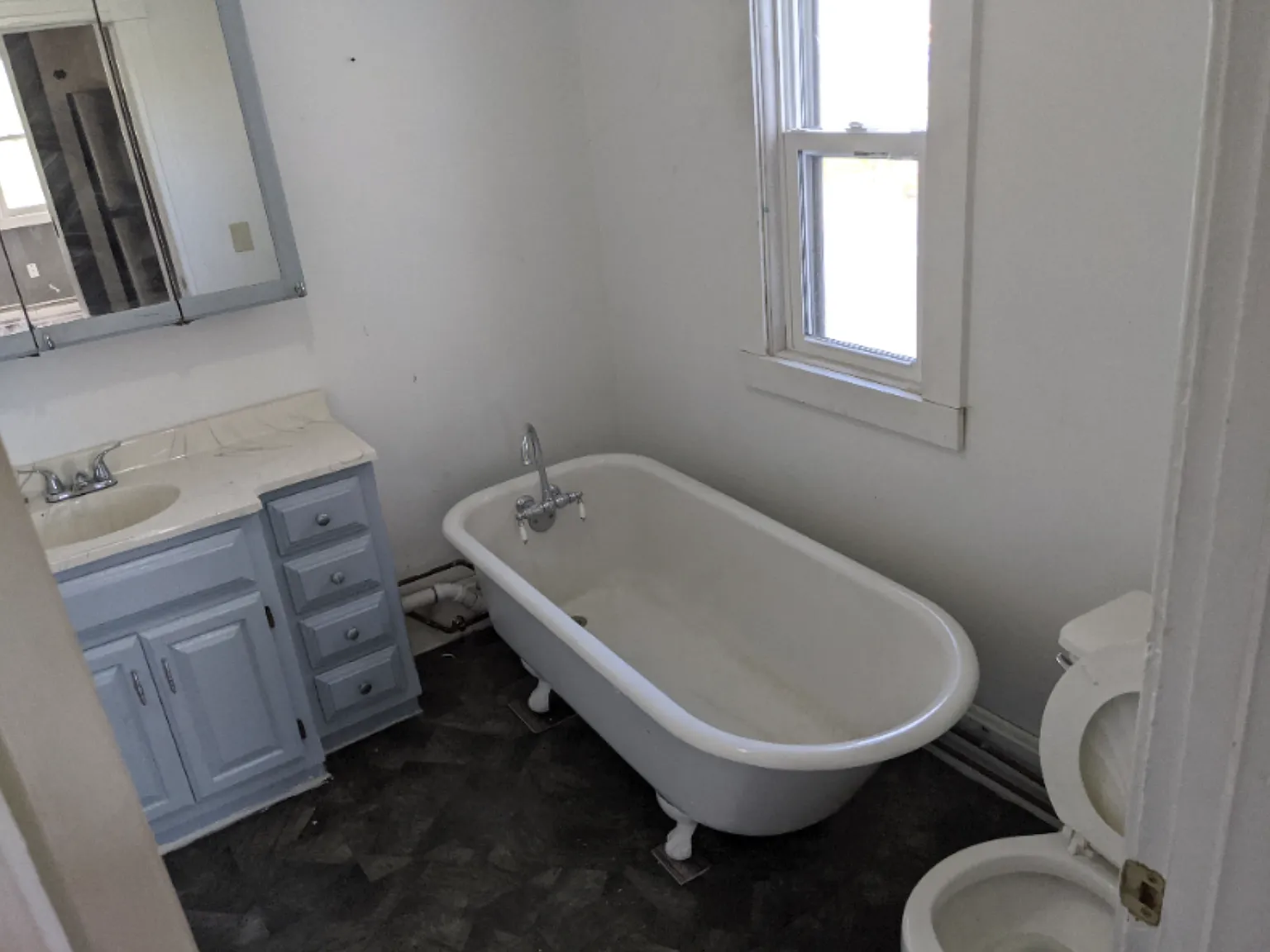 4 bed, 1200 sqft, $1,300 — Photo 2