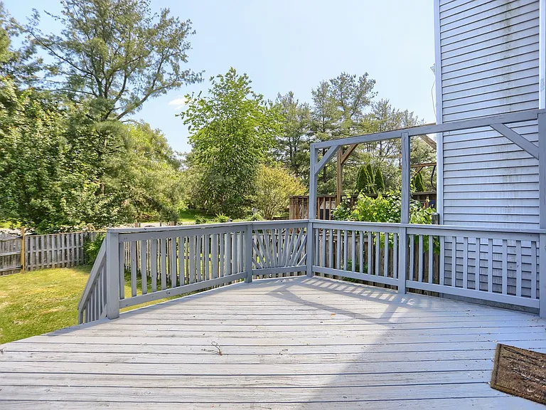 618 Milford Ct — Photo 24