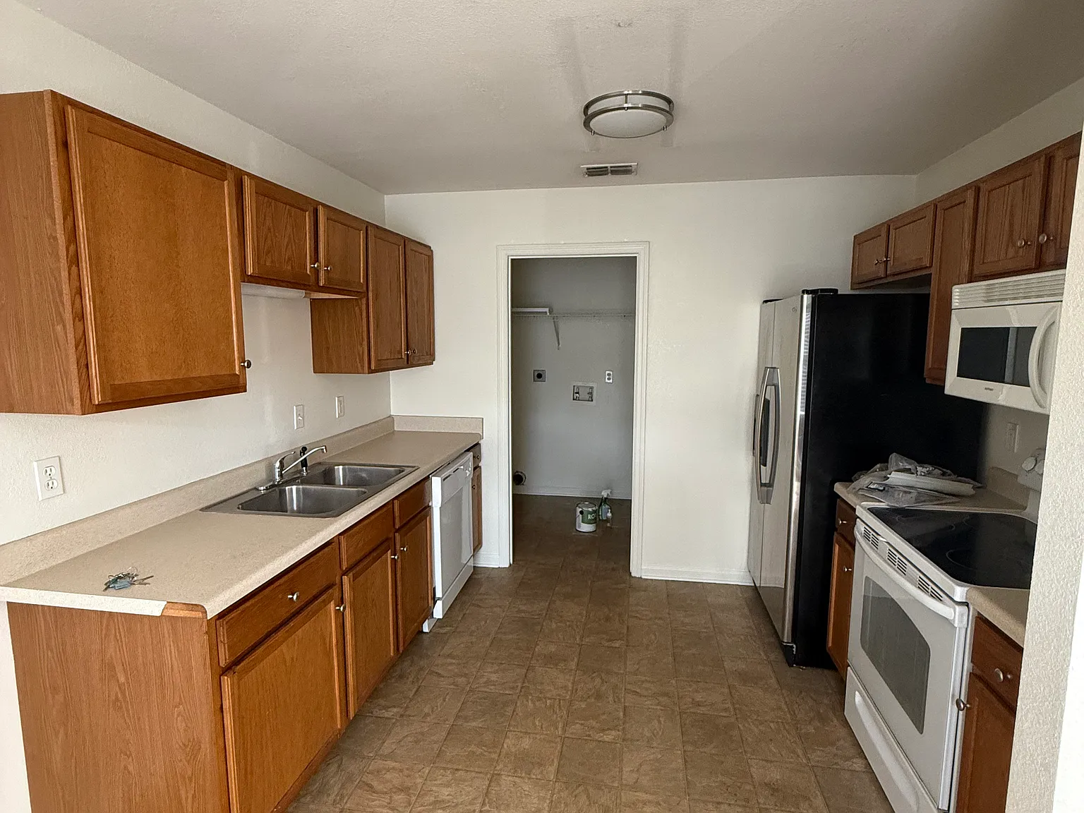 3 bed, 1065 sqft, $1,400 — Photo 2