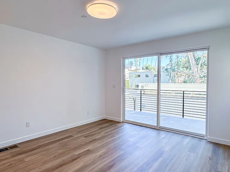 946 Lucile Ave — Photo 14