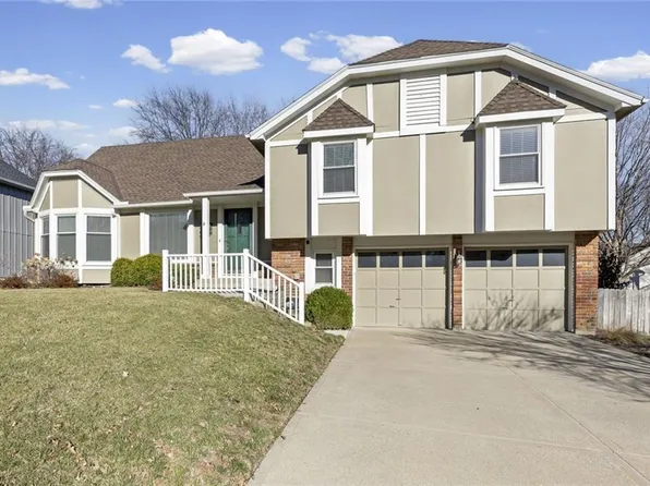 10409 Oakmont St, Overland Park, KS 66215